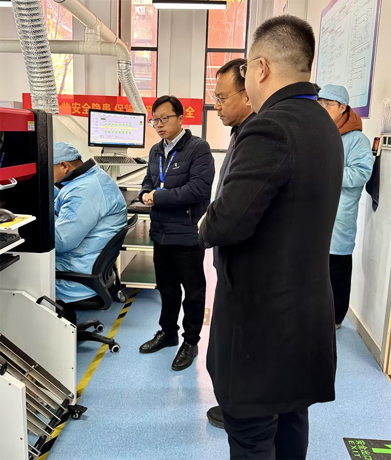 高碑店市委賈偉斌書(shū)記一行蒞臨光潤(rùn)通科技考察指導(dǎo)(圖2) 高碑店市委賈偉斌書(shū)記一行蒞臨光潤(rùn)通科技考察指導(dǎo)(圖2)